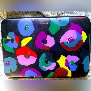 Kate spade leather laptop sleeve floral.    Retails at $200.Like new condition